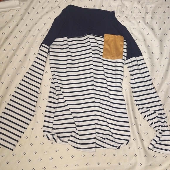 ๐ NEW long sleeve shirt with faux leather - Picture 9 of 12